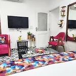 Economical Cozy 1Bhk Prime Location South Delhi 1