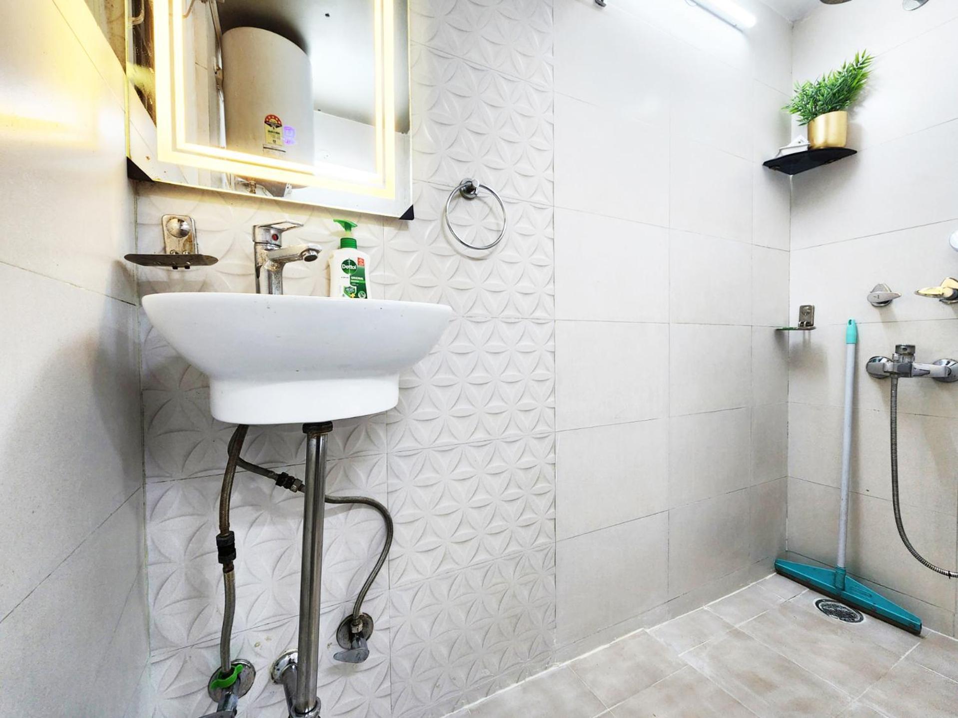Economical Cozy 1bhk Prime Location South Delhi 1 Apartment