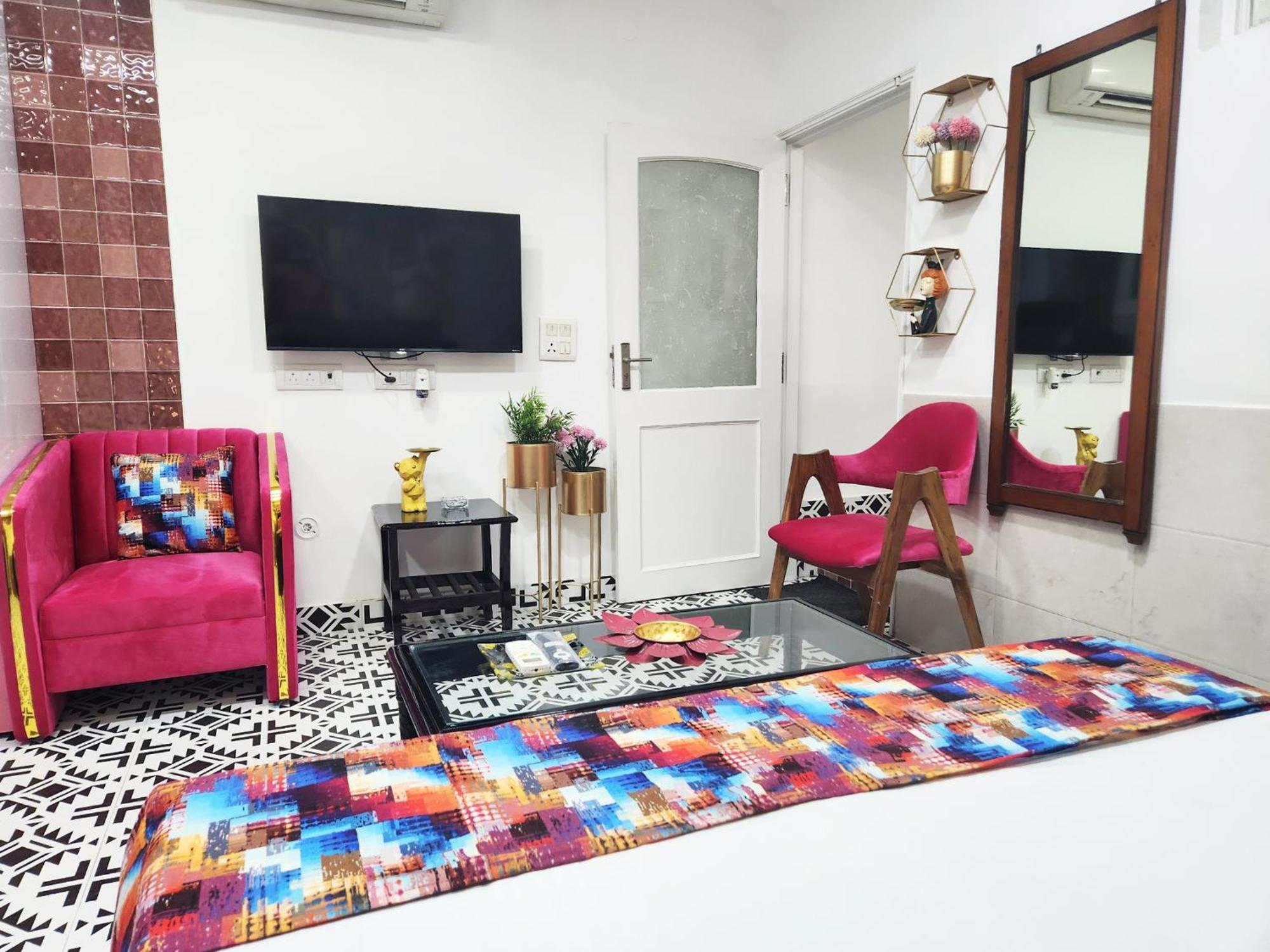 Apartment Economical Cozy 1bhk Prime Location South Delhi 1 *