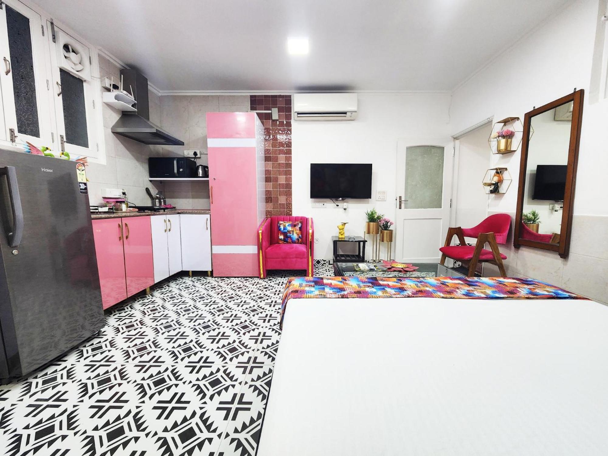 Economical Cozy 1bhk Prime Location South Delhi 1 * New Delhi