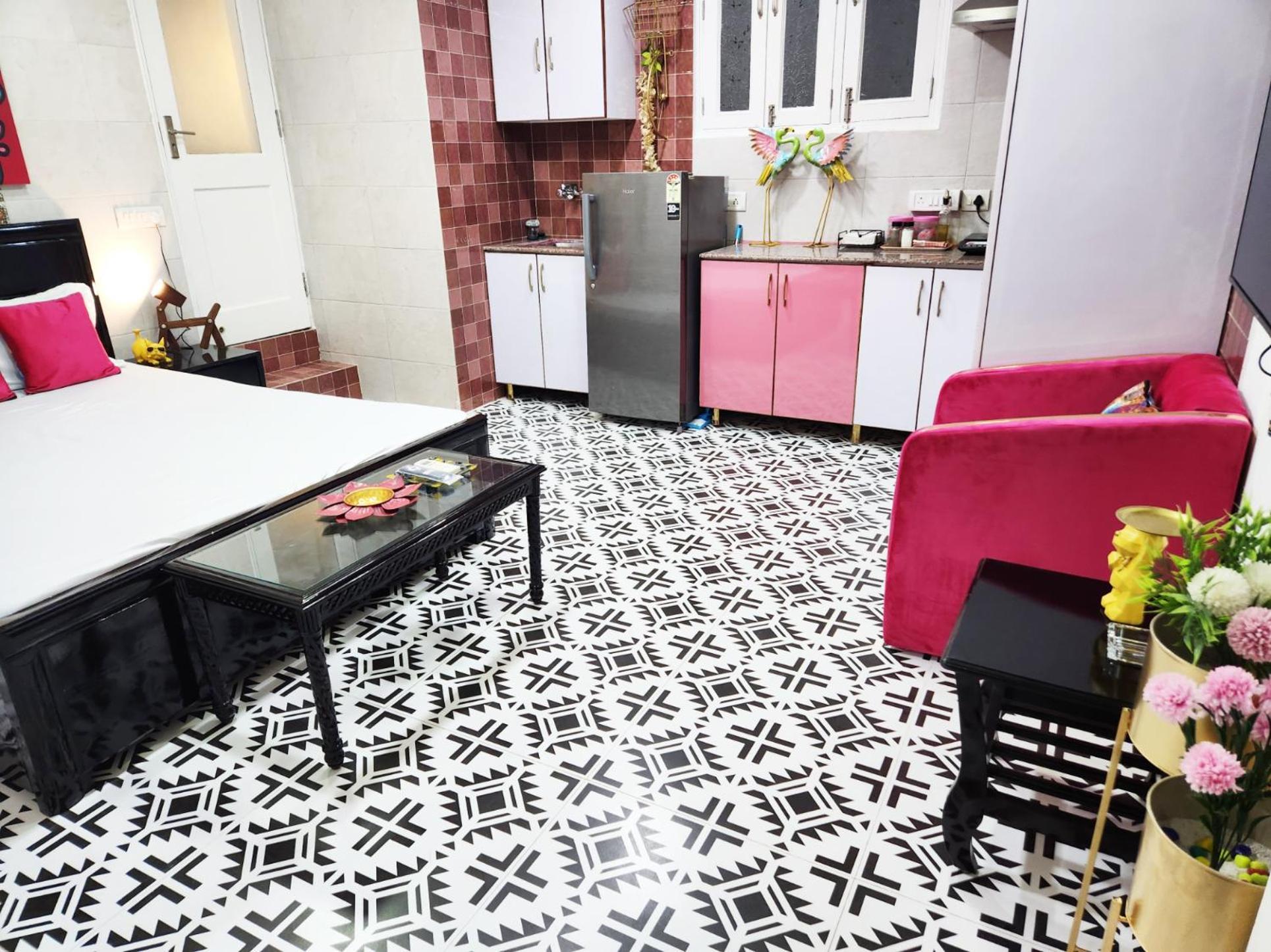 Economical Cozy 1bhk Prime Location South Delhi 1 Apartment