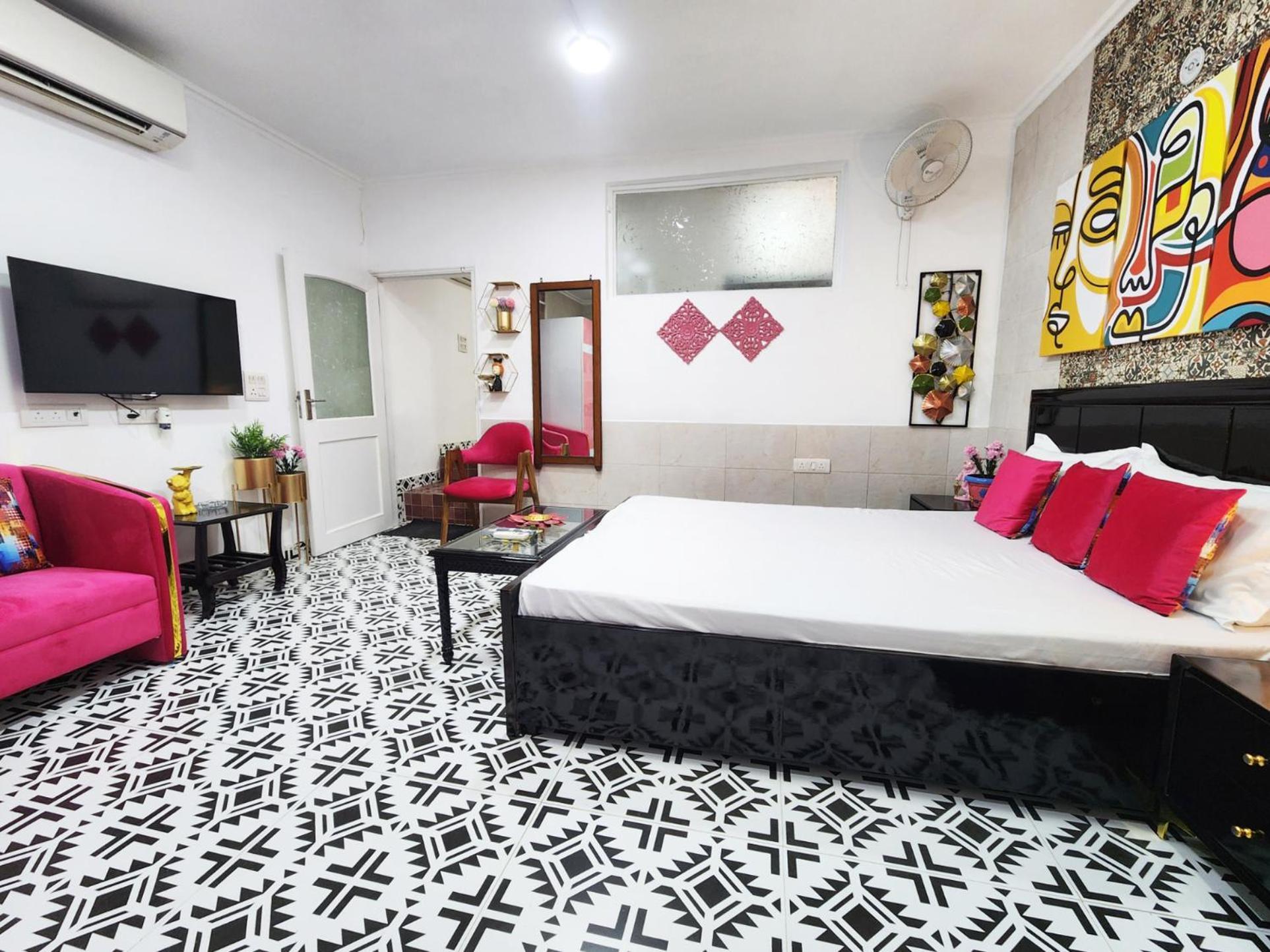 Apartment Economical Cozy 1bhk Prime Location South Delhi 1