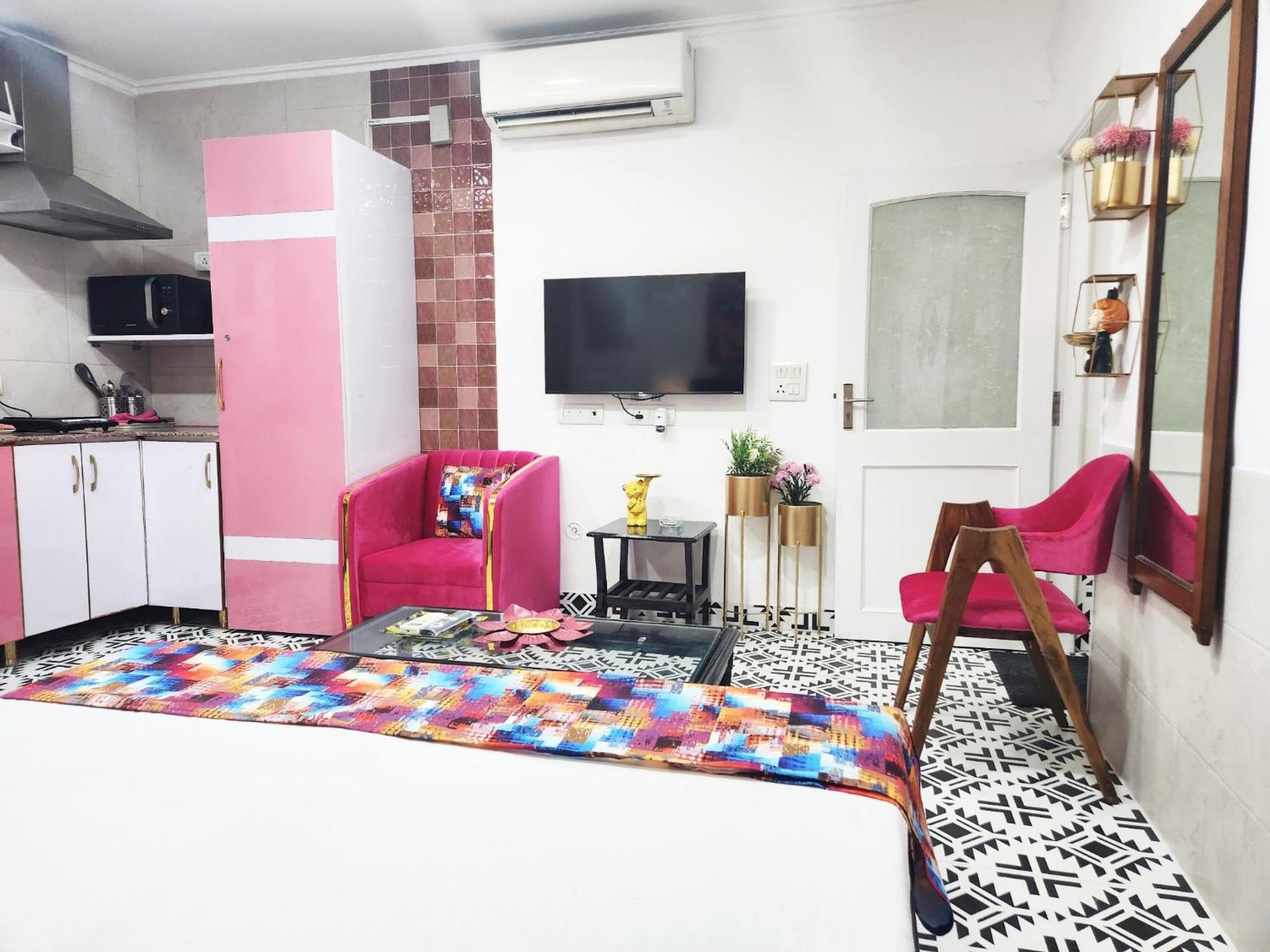 Apartment Economical Cozy 1bhk Prime Location South Delhi 1 *