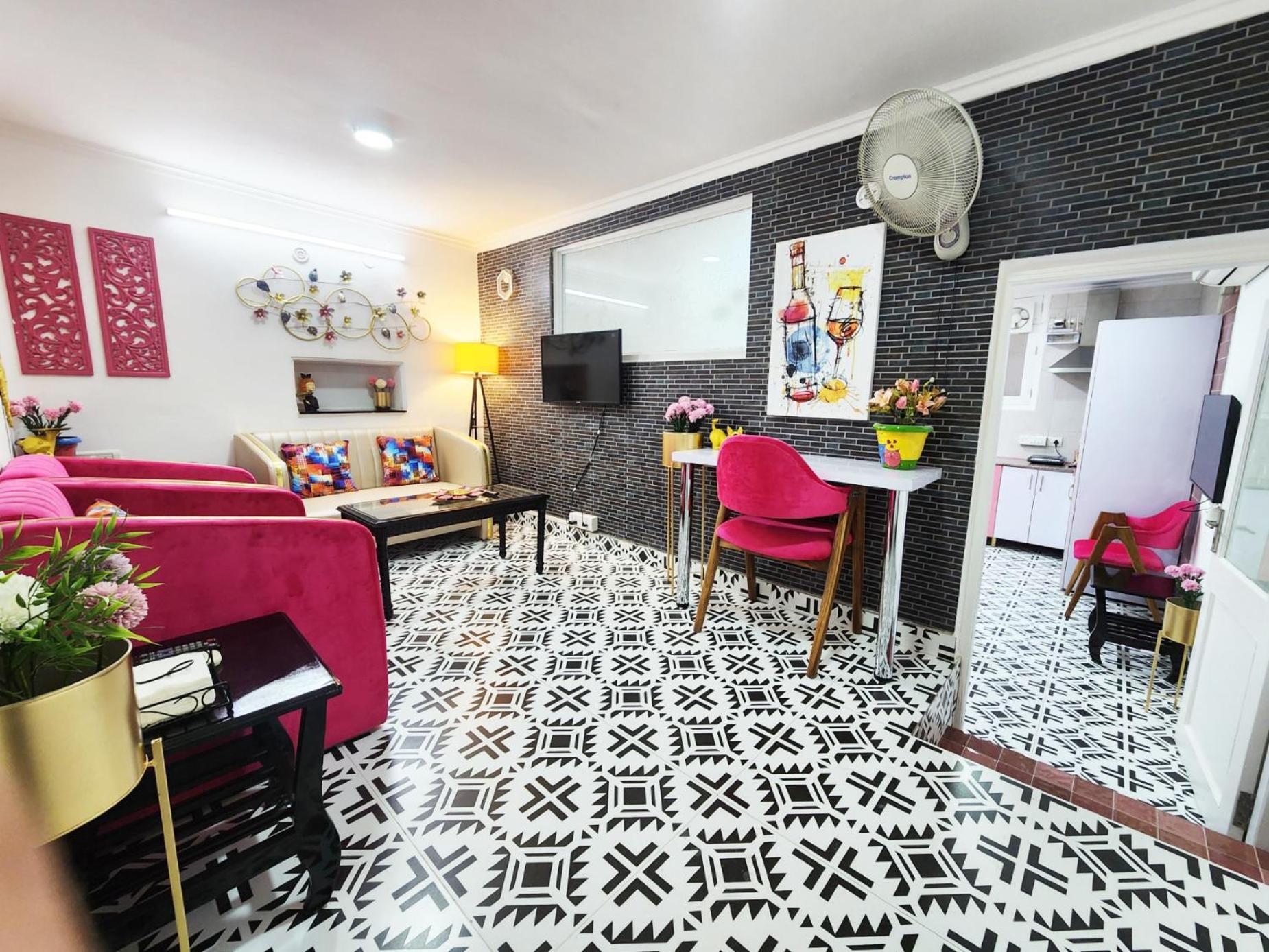Apartment Economical Cozy 1bhk Prime Location South Delhi 1 *