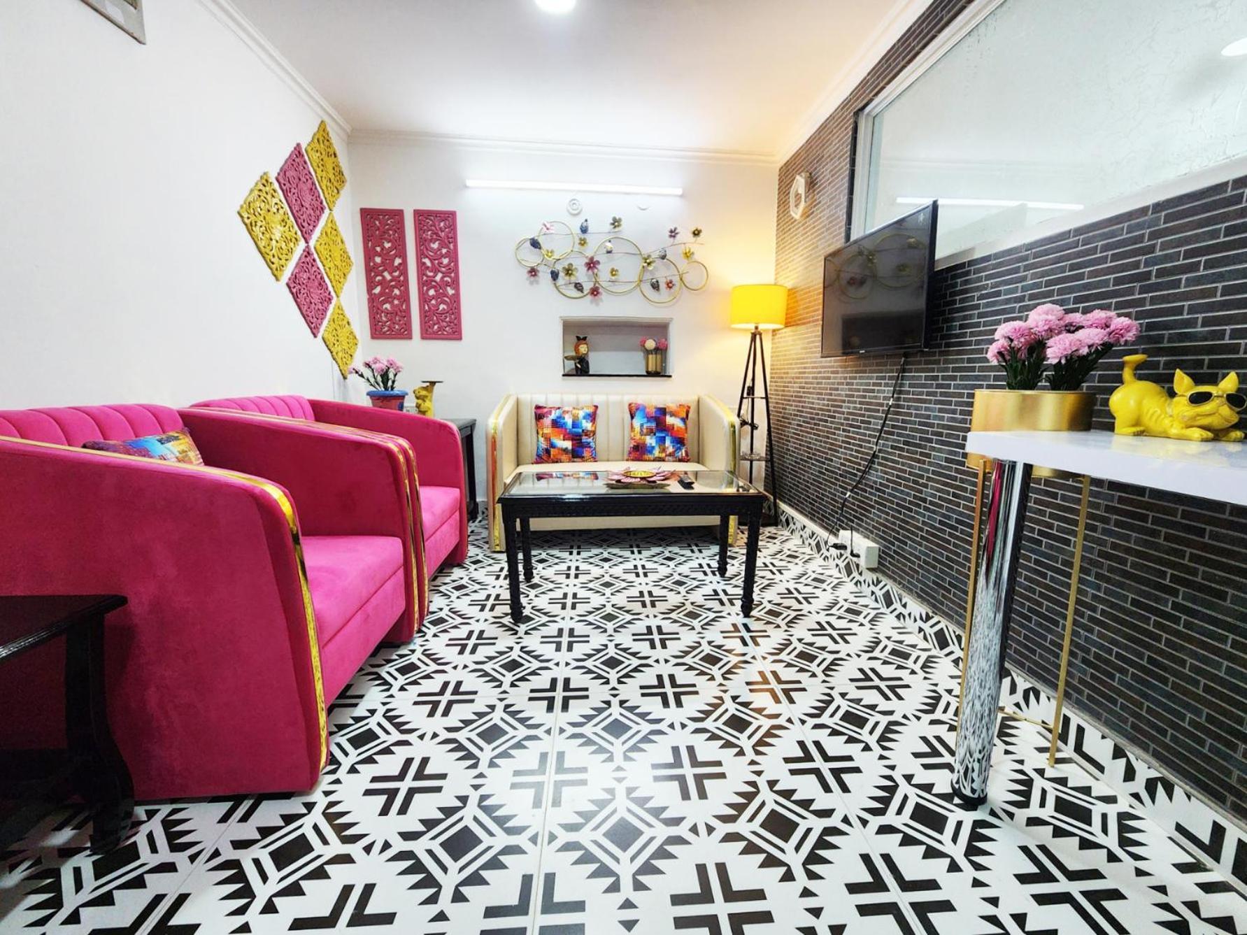 Economical Cozy 1bhk Prime Location South Delhi 1 Apartment