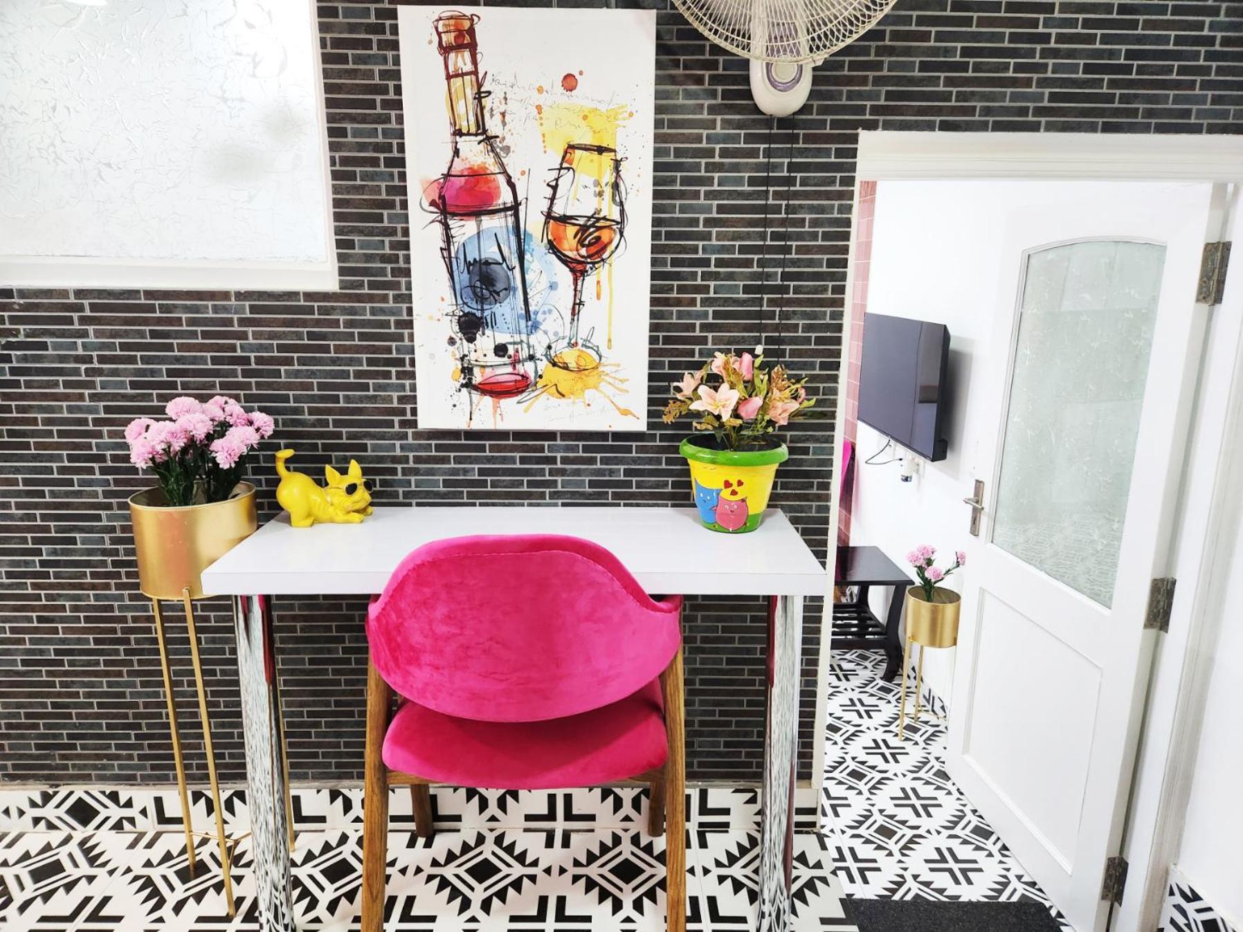 Apartment Economical Cozy 1bhk Prime Location South Delhi 1 *