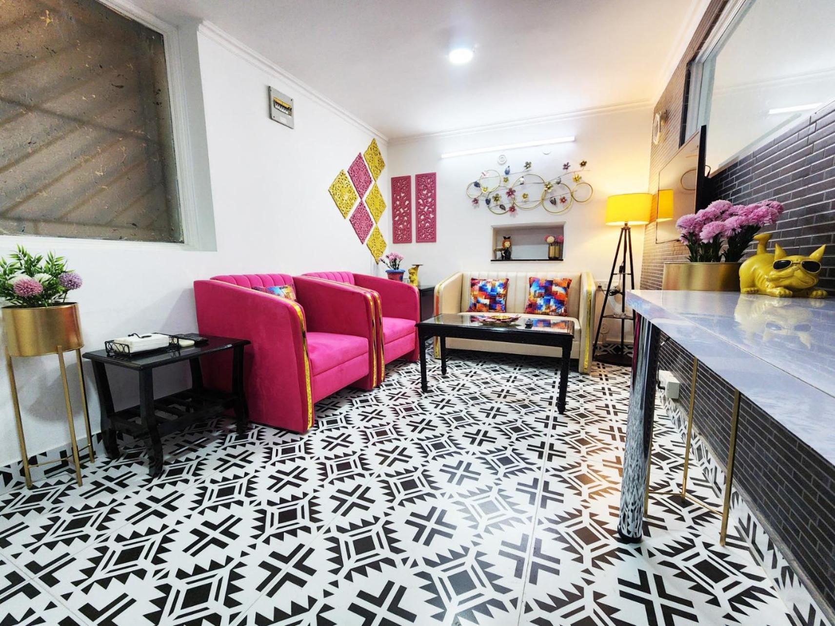Economical Cozy 1bhk Prime Location South Delhi 1 *